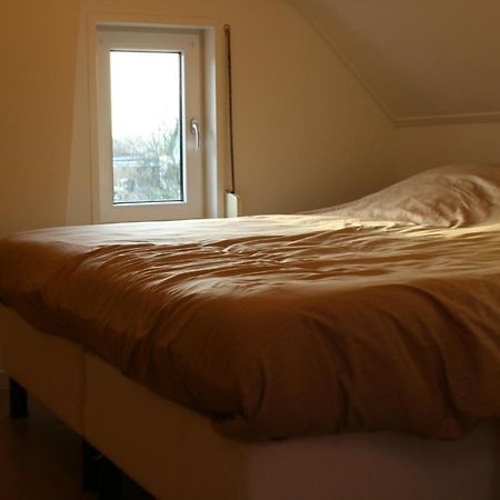Schwone Diekhuusje - Vakantiewoning Aan De Noordzeekust Schoondijke Exterior foto