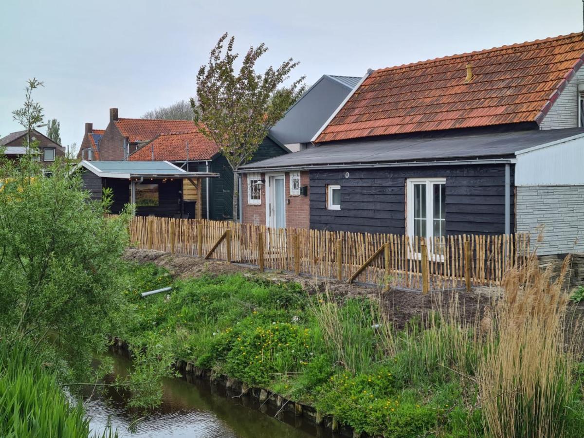 Schwone Diekhuusje - Vakantiewoning Aan De Noordzeekust Schoondijke Exterior foto