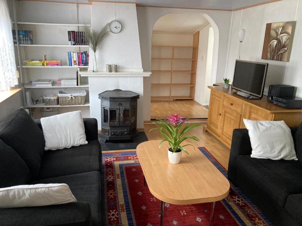 Schwone Diekhuusje - Vakantiewoning Aan De Noordzeekust Schoondijke Exterior foto