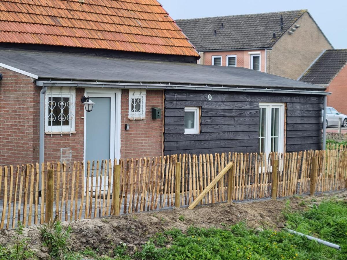 Schwone Diekhuusje - Vakantiewoning Aan De Noordzeekust Schoondijke Exterior foto