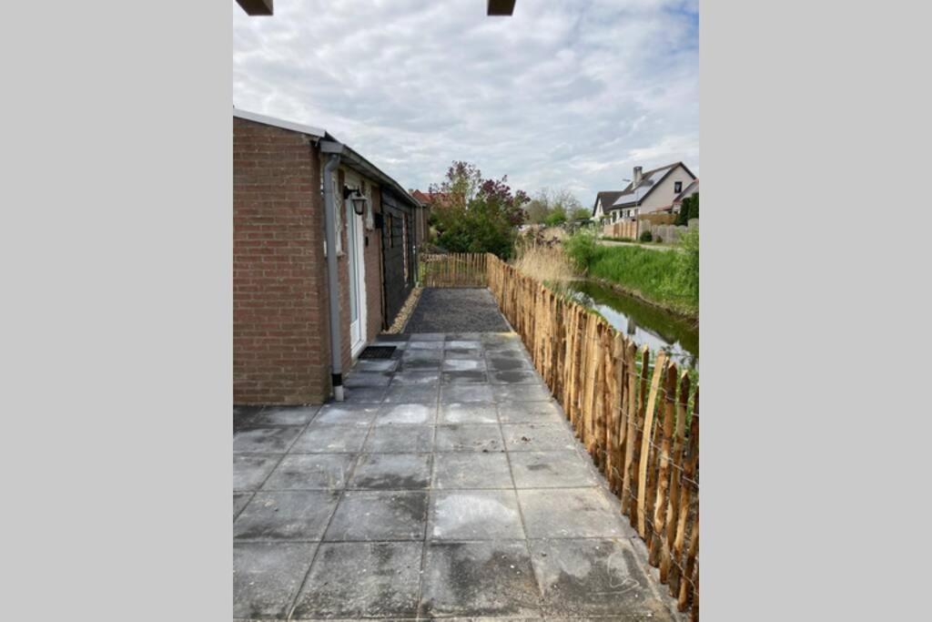 Schwone Diekhuusje - Vakantiewoning Aan De Noordzeekust Schoondijke Exterior foto