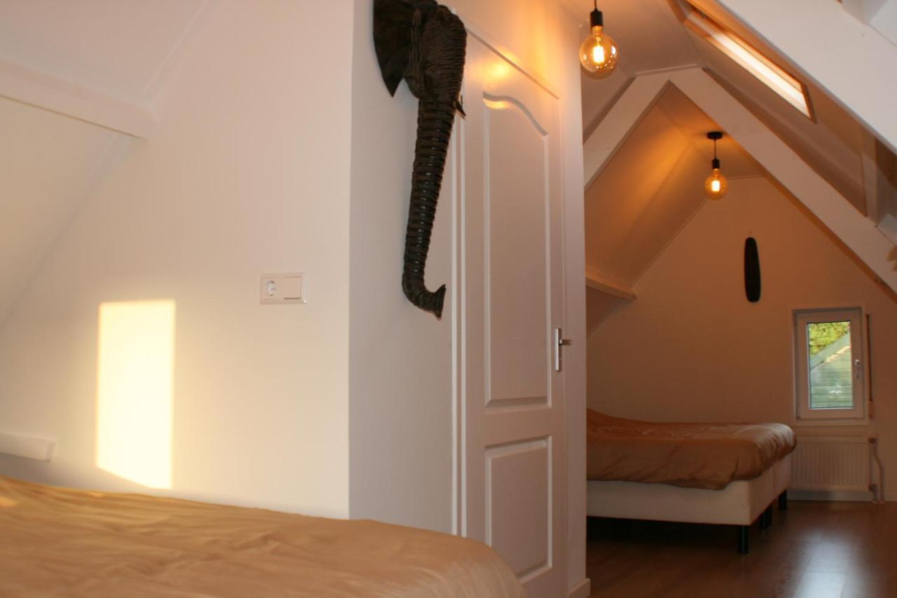 Schwone Diekhuusje - Vakantiewoning Aan De Noordzeekust Schoondijke Exterior foto