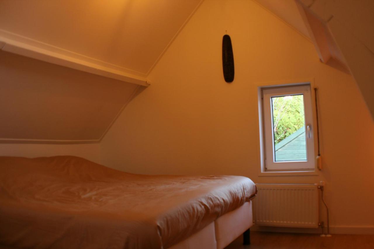 Schwone Diekhuusje - Vakantiewoning Aan De Noordzeekust Schoondijke Exterior foto